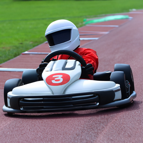 Pilota in pista di Kart a Lonato del Garda