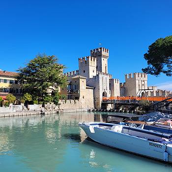 Visita al castello di Sirmione, locanda stanze a manerba