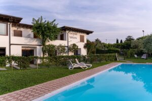 Locanda da Vittorio Manerba, piscina e struttura